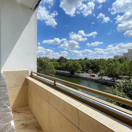 Qult - Golden Nest Bucarest