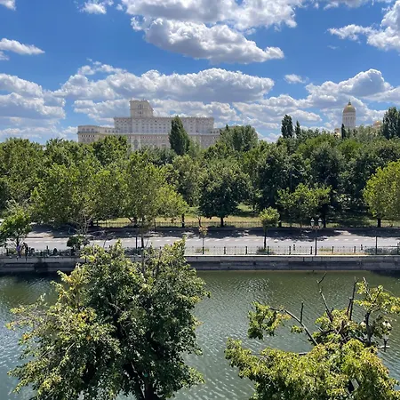 Qult - Golden Nest Appartement Boekarest