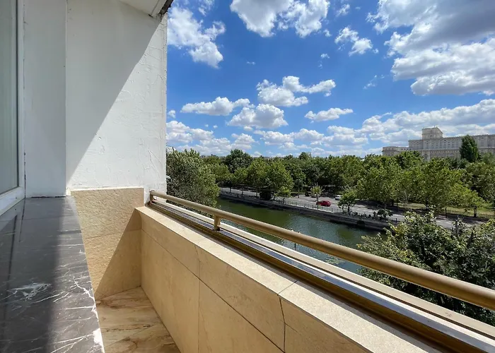 Qult - Golden Nest Bucureşti