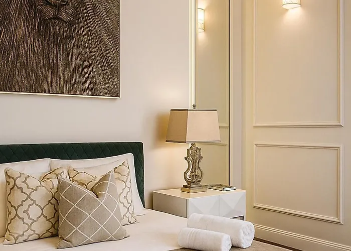 Qult - Golden Nest Apartment
