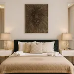 Qult - Golden Nest Bucarest