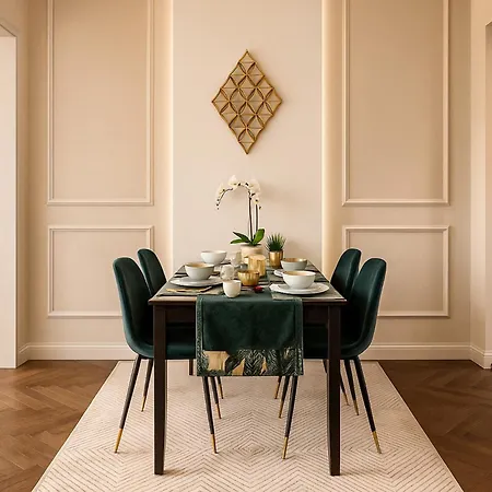 Qult - Golden Nest * Boekarest