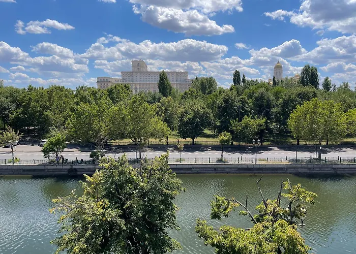 Qult - Golden Nest Appartement Boekarest